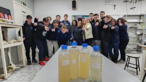 Aula de química e de solidariedade no CES