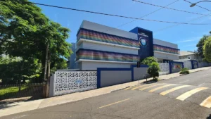 Entrada do Bloco 3 (Berçário) do CES é alterada para substituição de cobertura
